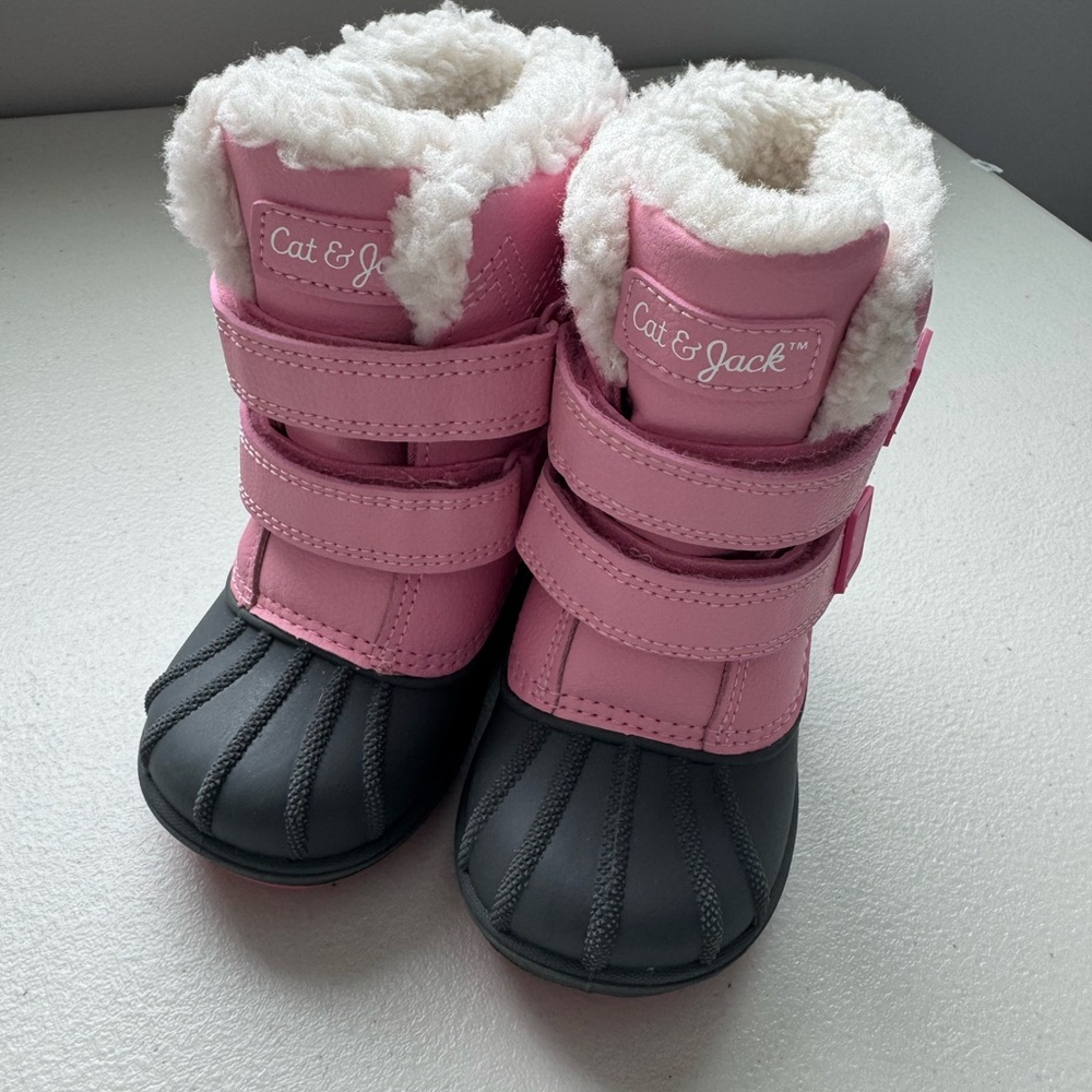 NWOT Kids Cat & Jack Pink and Gray Snow Boots - Size 6T